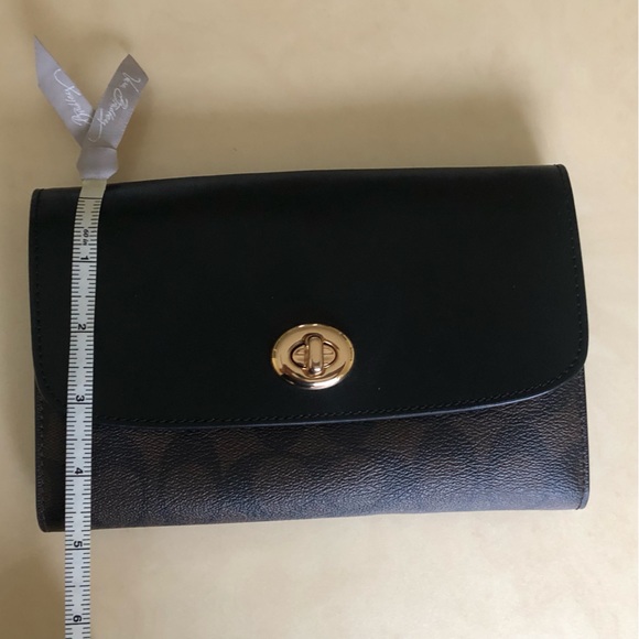 Coach Crossbody Wallet With Detachable Gold Chain - Like New Condition - Picture 12 of 15